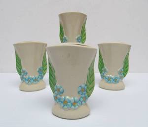 lot 124 image: Matching Set of 4 Vintage 1950s SHAWNEE Small Pottery VasesPlanters - #6
