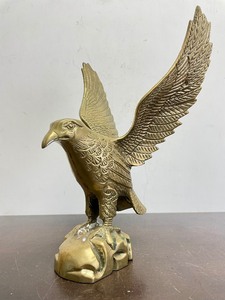 lot 191 image: Larger Vintage Solid Brass Eagle Sculpture
