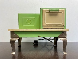 lot 192 image: Working Vintage Metal Tin Toy Electric Stove