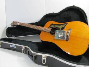 lot 143 image: Vintage KINGSTON Acoustic Guitar wExcellent Hard Case