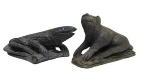 lot 154 image: 2 Excellent Hand Carved Stone Animals by Zuni Artist Calvin Weeka