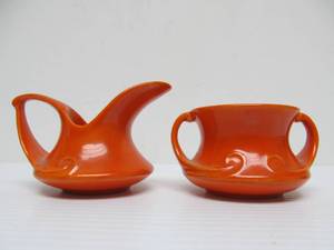 lot 165 image: Great Looking Matching Set of RED WING Pottery Creamer & Sugar Bowl - Orange