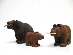 lot 155 image: Group of 3 Handmade Signed Native American Zuni Bear Carvings