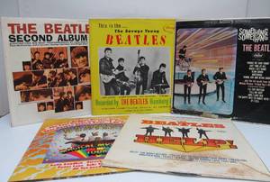 lot 88 image: Lot of 5 Vintage BEATLES Vinyl Records #2