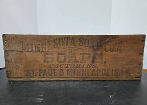 lot 229 image: Large Antique 1880s era MINNESOTA SOAP COMPANY Advertising Crate