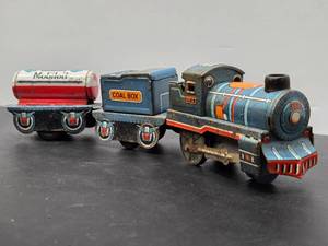 lot 241 image: Working Vintage Tin Litho Windup Toy Train