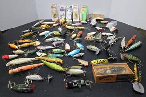 lot 245 image: Large Lot of Vintage Fishing Lures