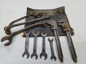 lot 183 image: Old Tool Bag Full of Vintage & Antique FORD Wrenches