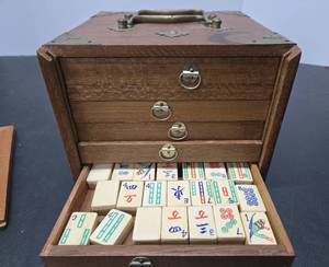 lot 255 image: Excellent Antique 1920s MAHJONG Set wOriginal Storage Box