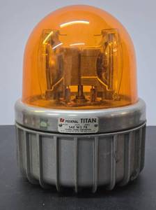 lot 262 image: Working Vintage FEDERAL TITAN Model 312 Spinning Signal Light