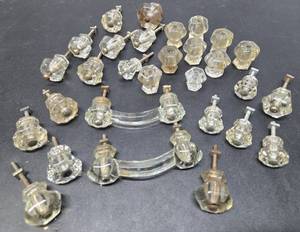 lot 250 image: Group of Antique CrystalGlass Cabinet or Drawer Pulls