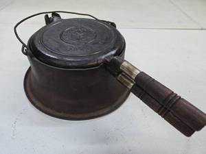 lot 273 image: Antique WAGNER Cast Iron Waffle Maker wExtra Tall Stand
