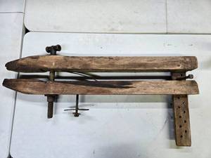 lot 276 image: LARGE Primitive Antique Wooden Vise
