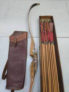 lot 277 image: Vintage BEAR Brand Wooden ArcheryHunting Bow wMany Original Arrows & Leather Quiver