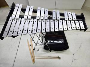 lot 292 image: LUDWIG Xylophone wStand & Case