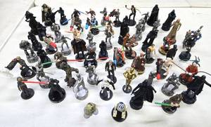 lot 297 image: Large Lot of STAR WARS AttackTix Figures
