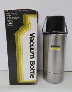 lot 310 image: Original Vintage NOS JOHN DEERE Advertising Vacuum Bottle  Thermos