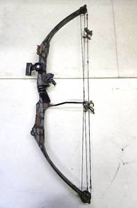 lot 321 image: HuntingArchery Bow #1