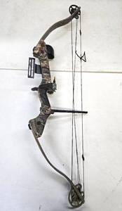 lot 323 image: HuntingArchery Bow #3