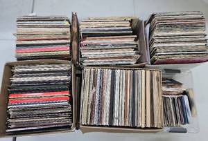 lot 336 image: LARGE Estate Lot of Assorted Vintage Vinyl Records - Mixed Genre