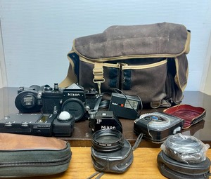 lot 345 image: Vintage NIKON Film Camera wMany Accessories