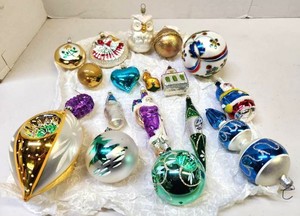 lot 347 image: Group of Vintage Glass Christmas Ornaments