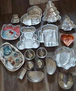 lot 352 image: Great Lot of Aluminum Character Cake Pans & More - Wilton, etc