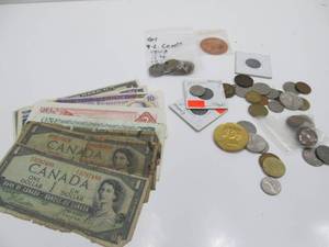 lot 365 image: Lot of Assorted Old Foreign Currency