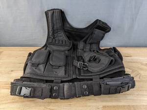 lot 93 image: Black Tactical Vest Mens MediumLarge K