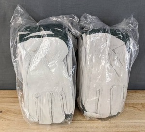 lot 118 image: 23 Leather Industrial Gloves Size Medium K