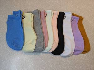 lot 426 image: New 10 Pair Anklets With Hearts Purple Yellow Blue Pink One Size P