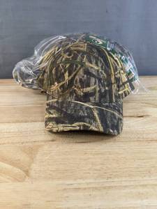 lot 113B image: 8 Brand New Advantage Series Ltd. Mossy Oak Hats Flexfit LXL A