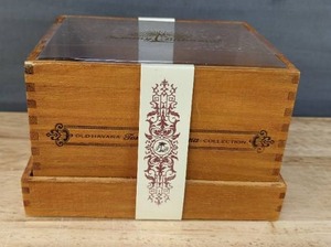lot 588 image: Brand New Tommy Bahama Old Havana Collection Tie Q