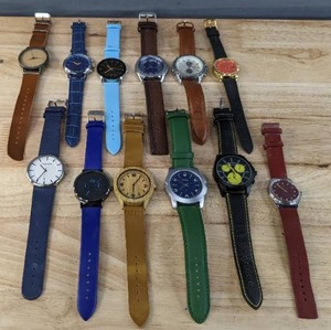 lot 22B image: Collection of 12 Mens Watches Q