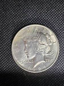 lot 1 image: 1924 UNC Peace Dollar