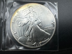 lot 32 image: 1989 1 Oz. Silver American Eagle BU