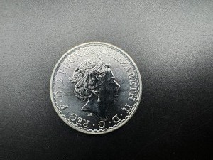 lot 55 image: 2022 Brilliant Uncirculated .9999 1 Oz. Silver UK 2 pound Coin