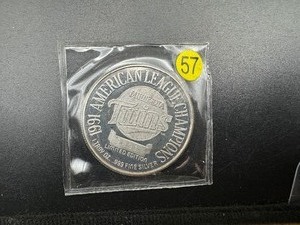 lot 57 image: 1991 Minnesota Twins American League Champs 1 Oz. Silver Sealed Round