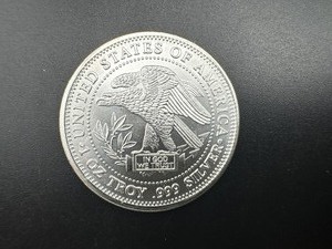 lot 69 image: Silver Trade Unit 1 Oz. Silver Round