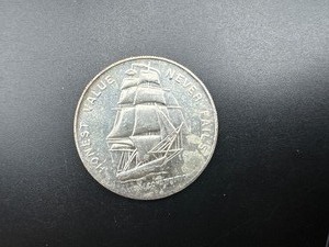 lot 70 image: USS Constitution Design 1 Oz. Silver Round