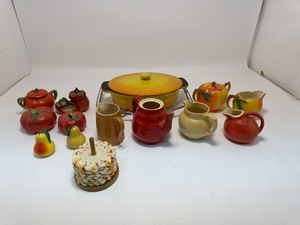 lot 3 image: Warm Hue Things
