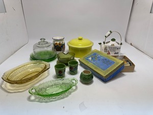 lot 6 image: Green Things - Including Two Pieces of VaselineUranium Glass