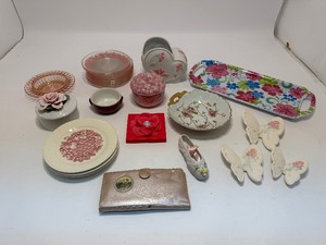 lot 7 image: Pink Things