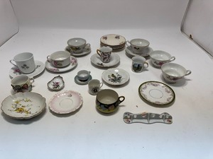 lot 9 image: Tea Party Things