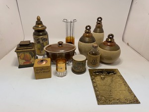 lot 13 image: Decor Things