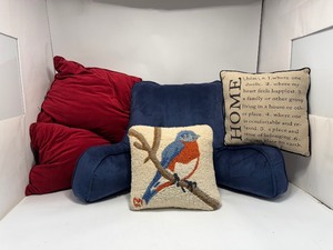 lot 18 image: Comfy Things