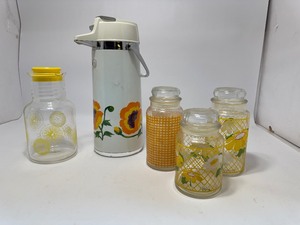lot 19 image: Retro Things
