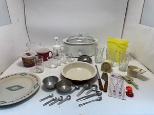 lot 24 image: Kitchen Things
