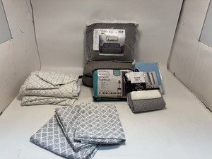 lot 29 image: Bedroom Things