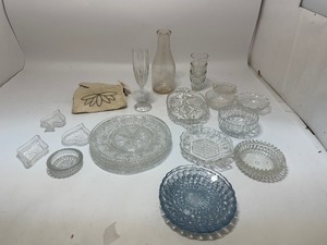 lot 32 image: Elegant Things